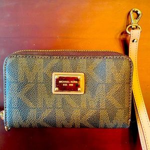 Michael Kors zip wallet